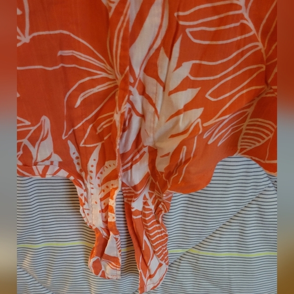Old Navy Peach & White Tropical Hawaiian Design Button Up & Tie at Waist XXL Top - Picture 6 of 7